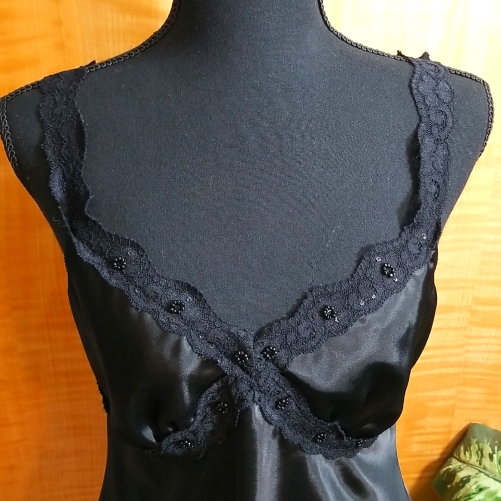 NWOT Beautiful silk feeling black camisole size medium. - Picture 2 of 7